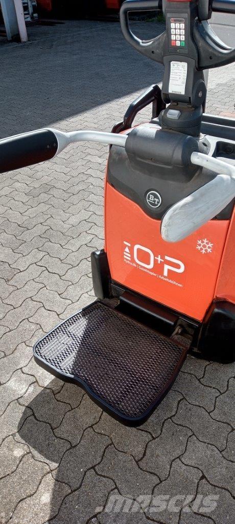 Toyota SPE140L Platvormiga virnastajad