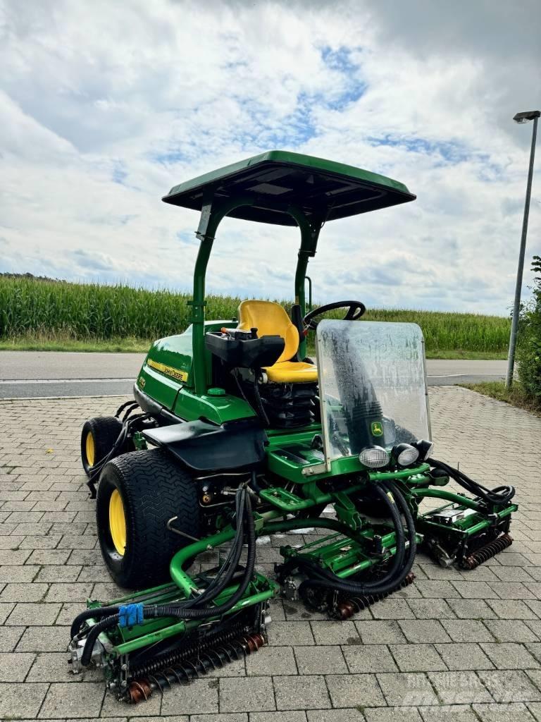 John Deere 8700 A Fairway niidukid