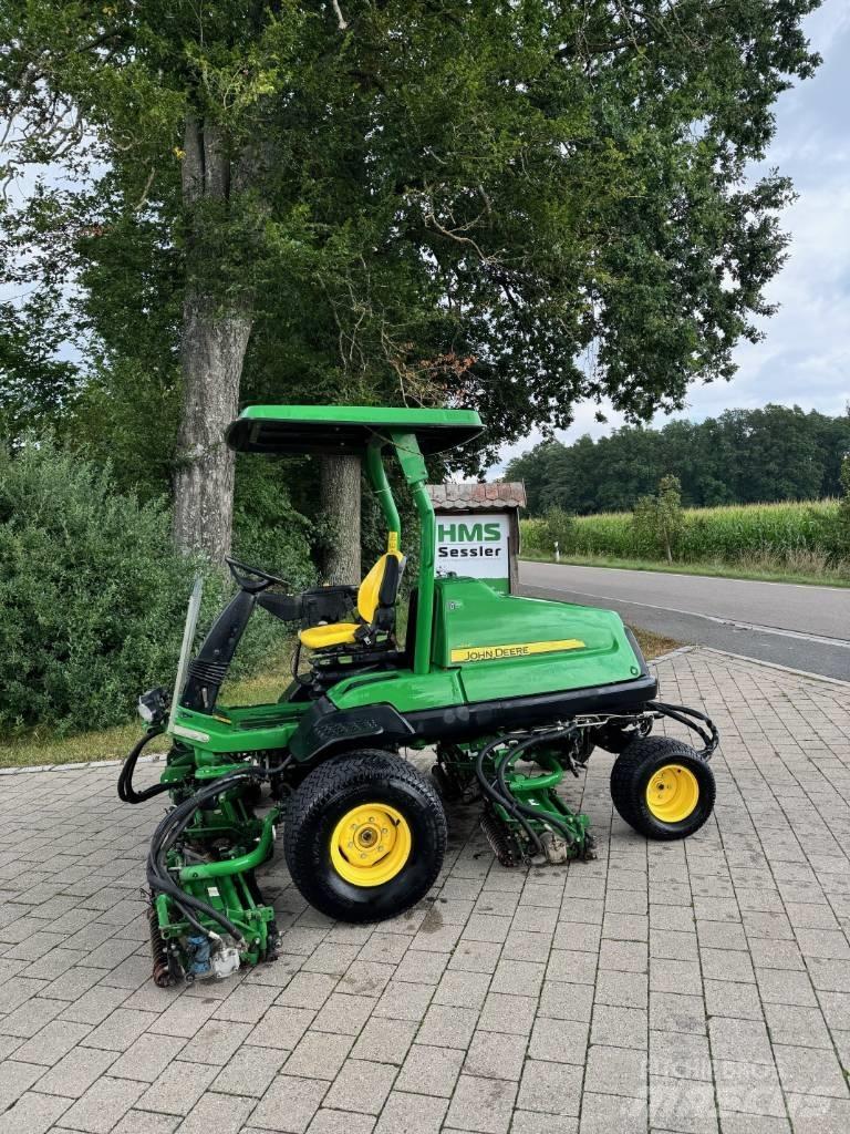 John Deere 8700 A Fairway niidukid