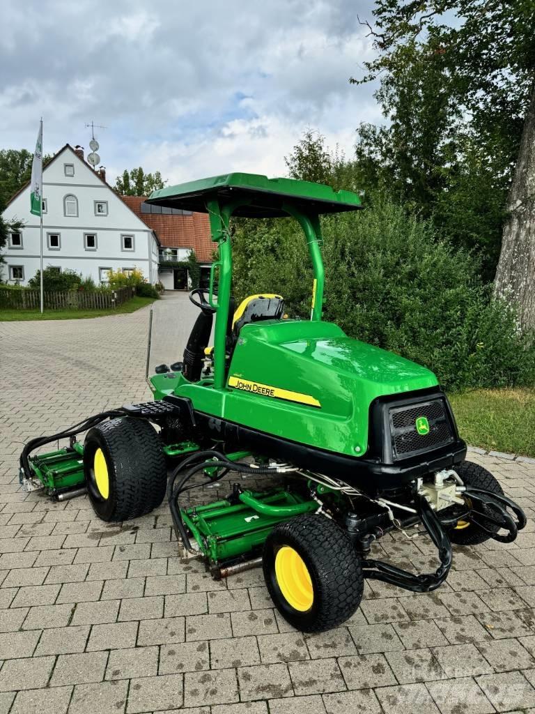 John Deere 8700 A Fairway niidukid