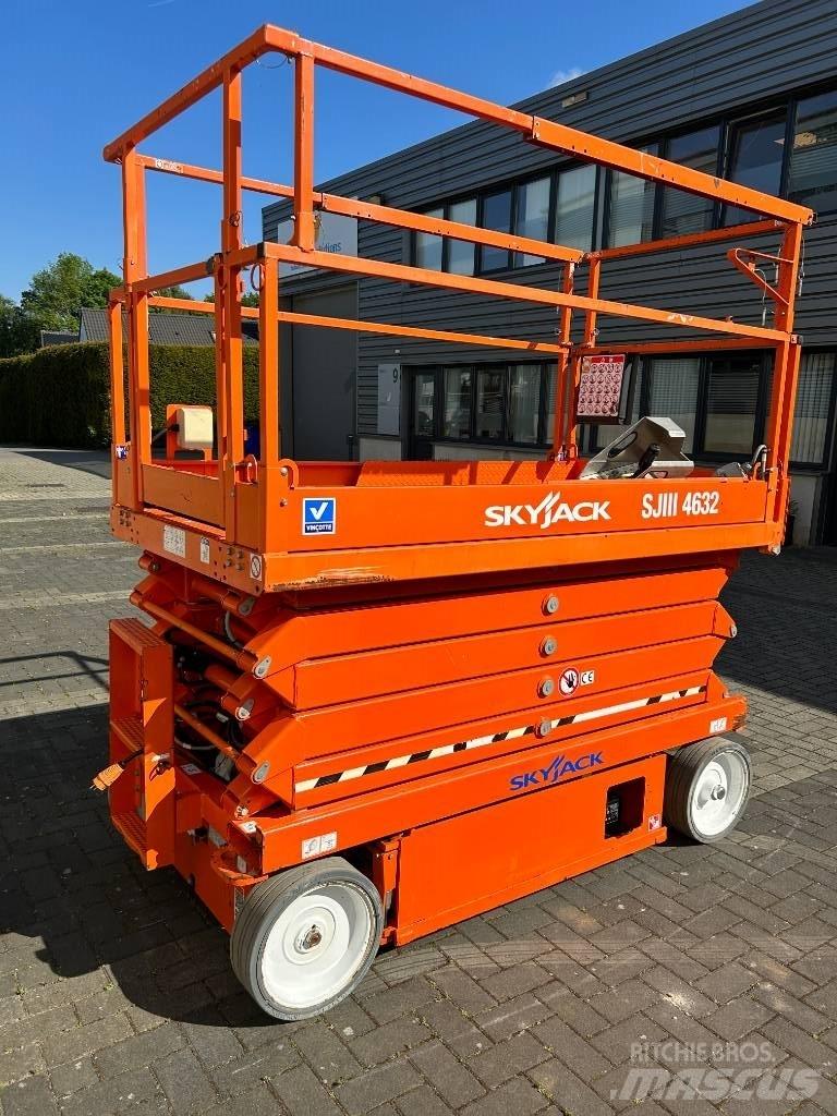 SkyJack SJ III 4632 Käärtõstukid