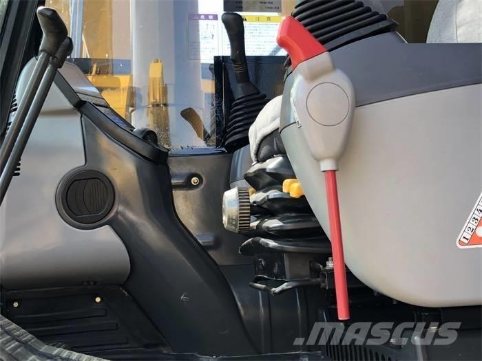 Komatsu PC450-8 Roomikekskavaatorid