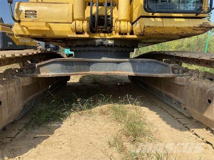 Komatsu PC450-8 Roomikekskavaatorid