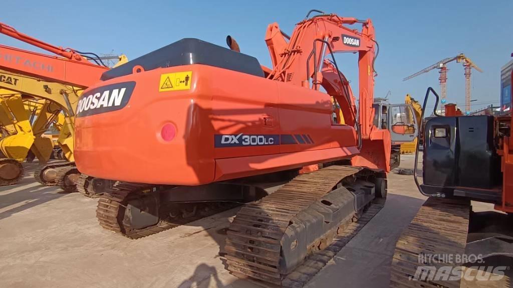 Doosan DX 300 LC Roomikekskavaatorid