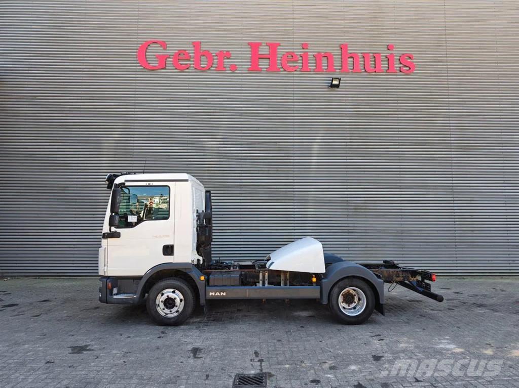 MAN TGL 8.220 4x2 Raamautod