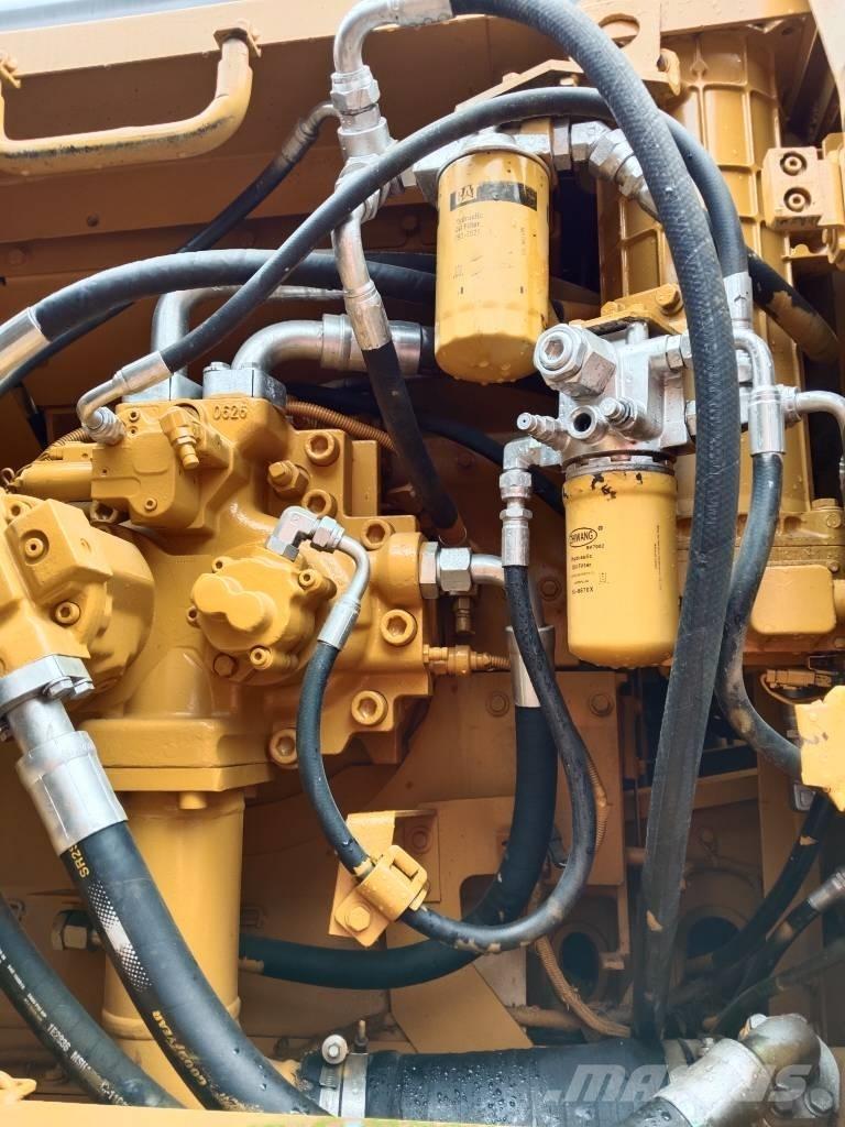 CAT 330 D Roomikekskavaatorid
