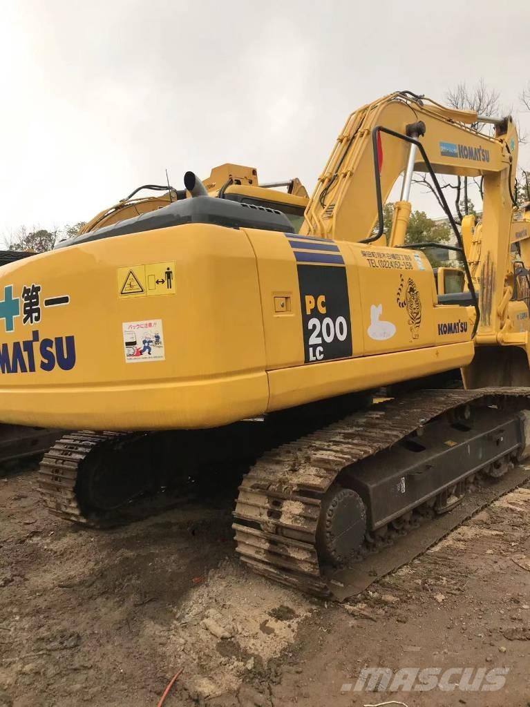 Komatsu PC 200-7 Roomikekskavaatorid