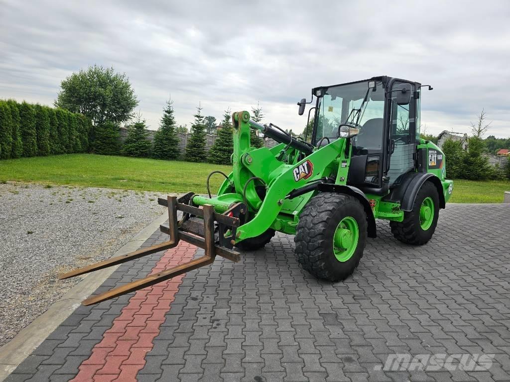 CAT 906 M Rataslaadurid