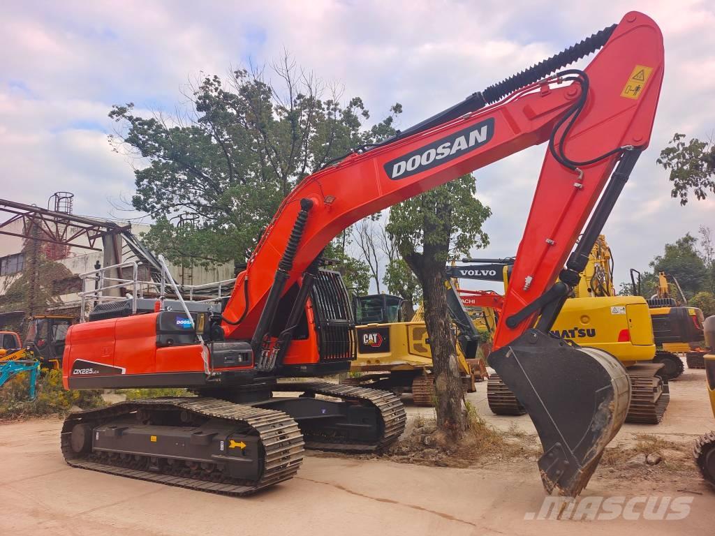 Doosan DX 225 LC-9C Roomikekskavaatorid