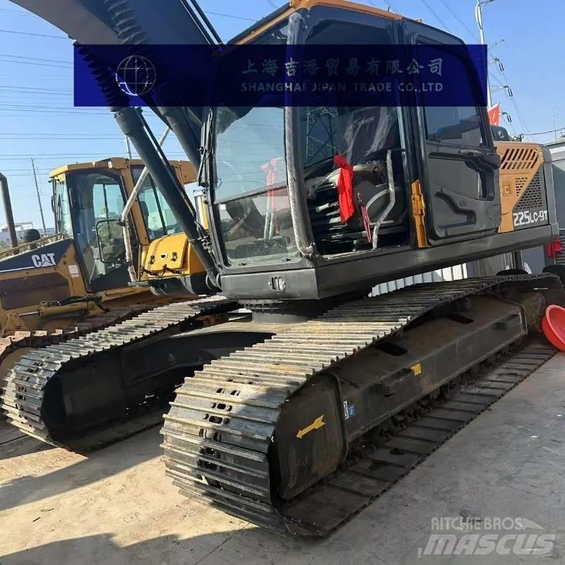 Hyundai R225 Roomikekskavaatorid