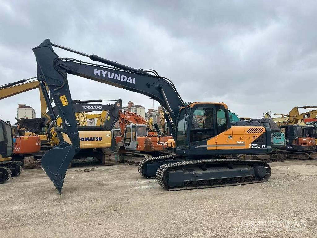 Hyundai 225 LC-9T Roomikekskavaatorid