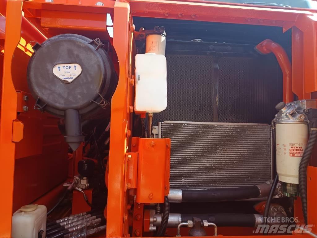 Doosan DX 150 LC Roomikekskavaatorid