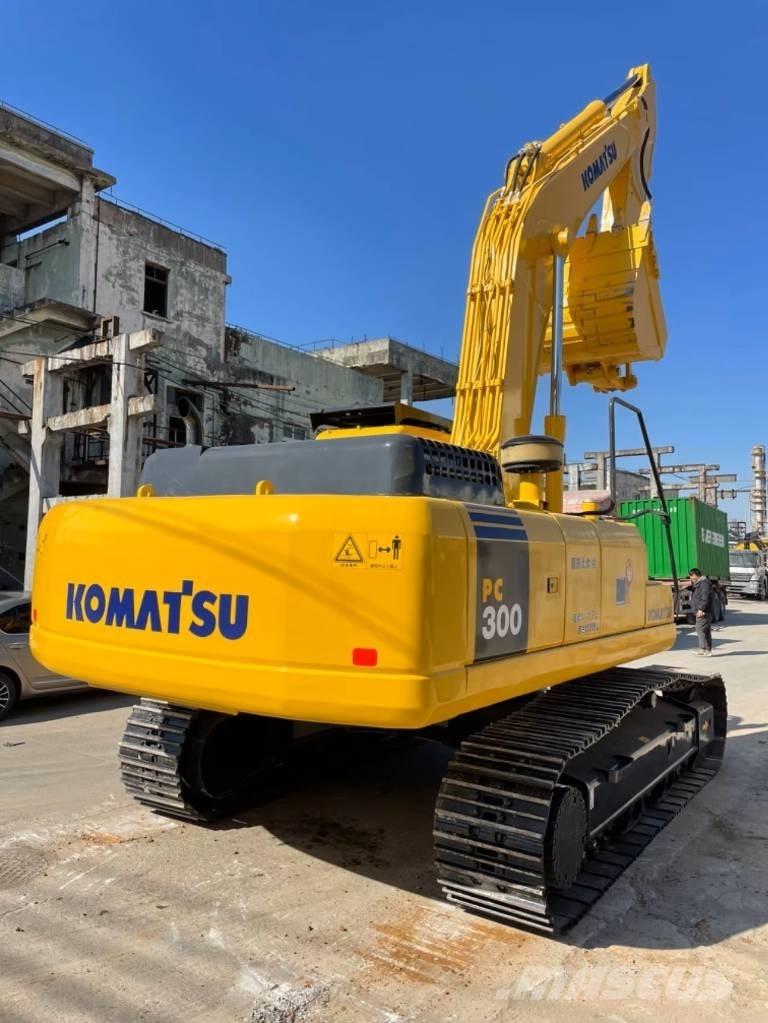 Komatsu PC300-7 Roomikekskavaatorid