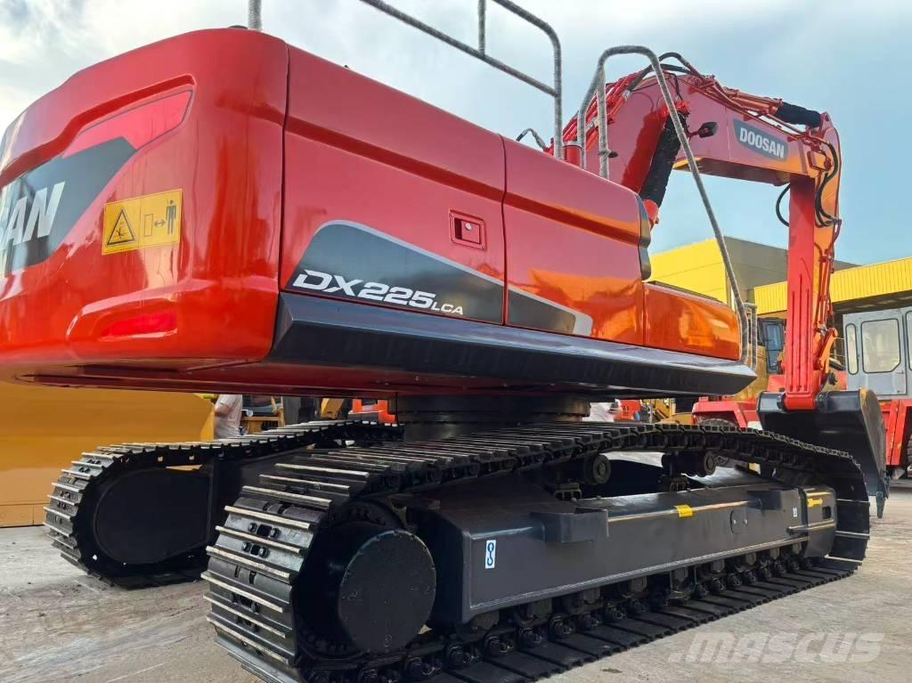 Doosan DX 225 LC Roomikekskavaatorid