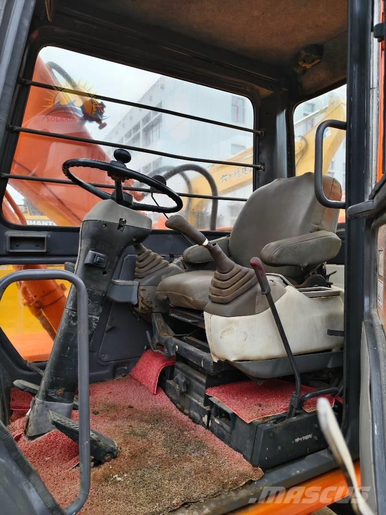 Hitachi EX 100 W D Ratasekskavaatorid