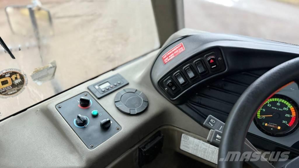 CASE 330 B Liigendraamiga pinnaseveokid