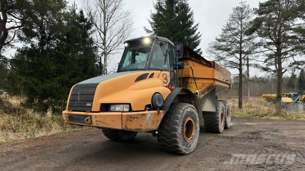 CASE 330 B Liigendraamiga pinnaseveokid