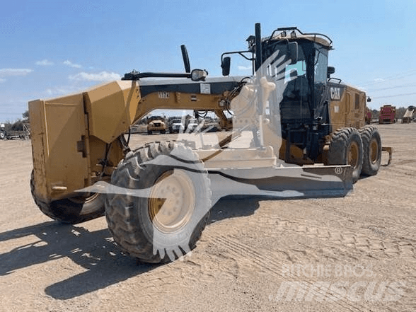 CAT 320 Roomikekskavaatorid