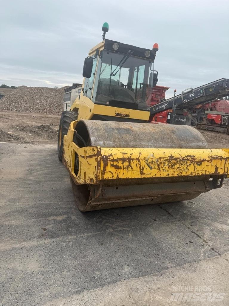 Bomag BW 213 D H-4 Ühe trumliga rullid