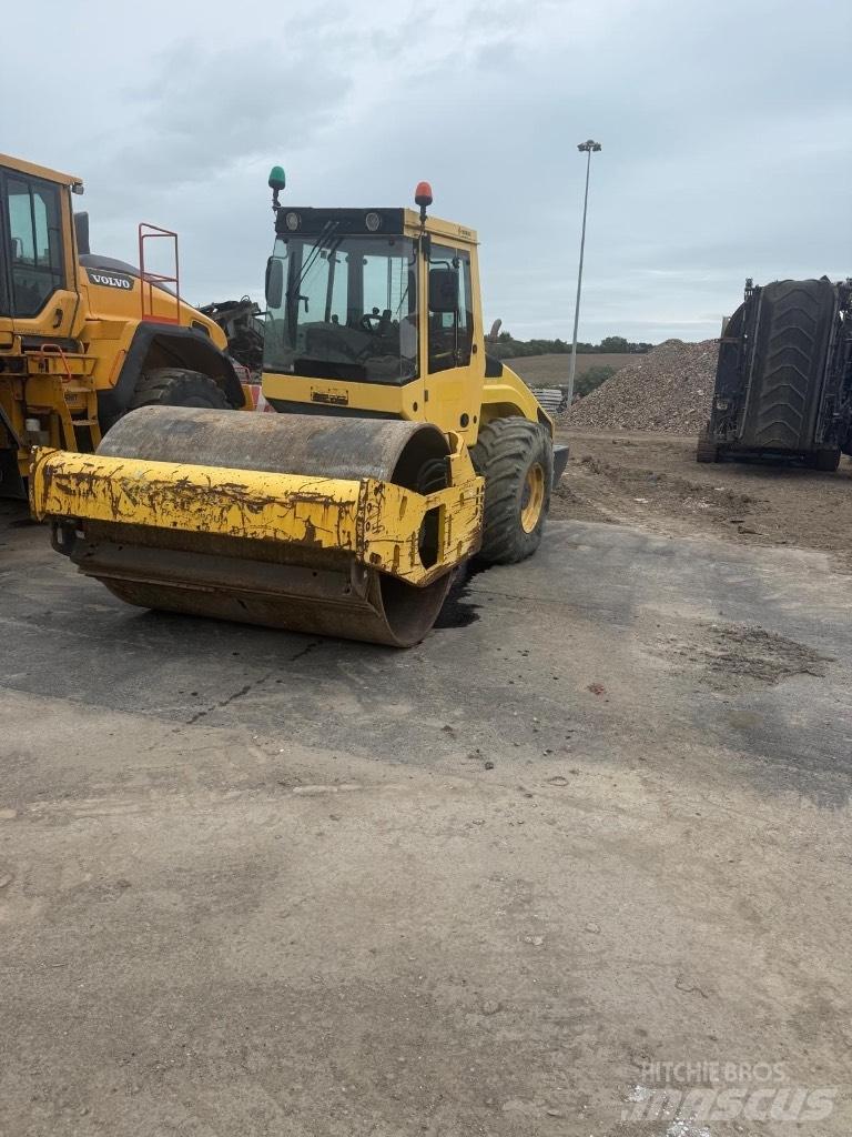 Bomag BW 213 D H-4 Ühe trumliga rullid