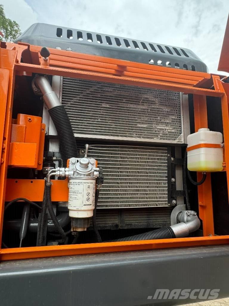 Doosan DX 225 LCA Väikeekskavaatorid 7t-12t