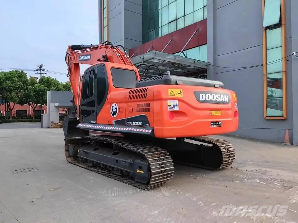 Doosan DX225LC-9C Roomikekskavaatorid