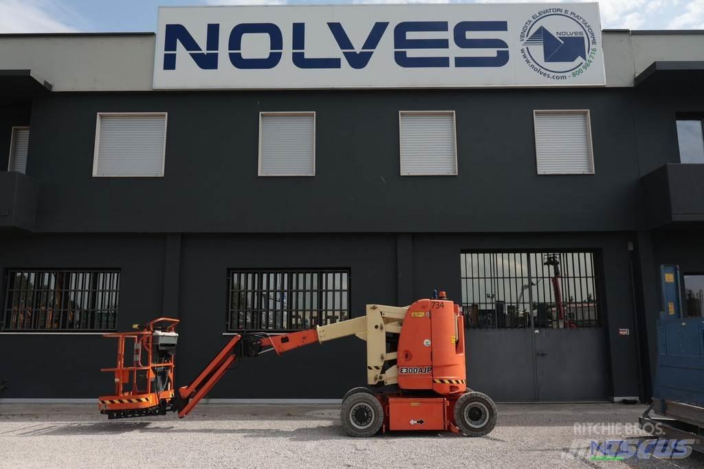 JLG E300AJP Iseliikuvad poomtõstukid
