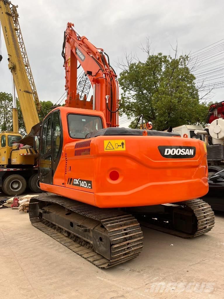 Doosan DX 140 Roomikekskavaatorid