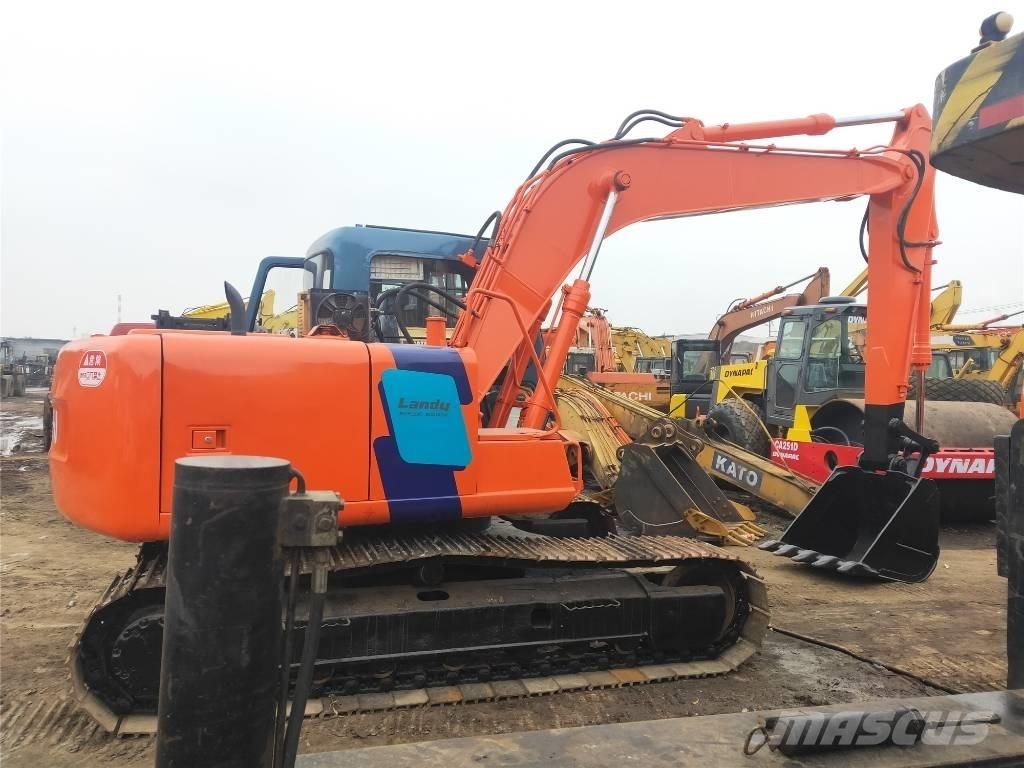 Hitachi EX120 Väikeekskavaatorid 7t-12t