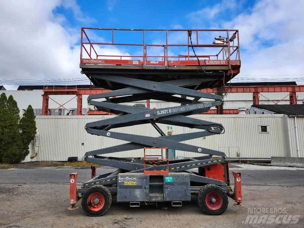 SkyJack SJ 9250 RT Käärtõstukid