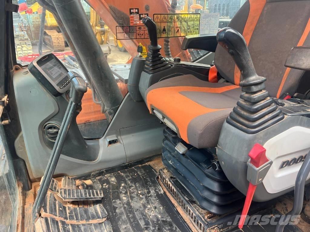 Doosan DX 140 LC Roomikekskavaatorid