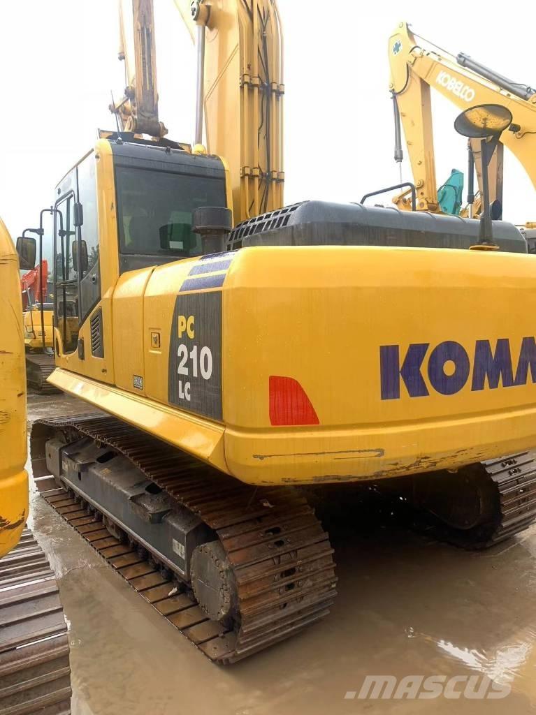 Komatsu PC 210-8 Roomikekskavaatorid