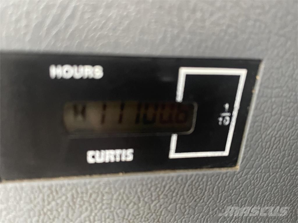 Hyundai HX520L Roomikekskavaatorid