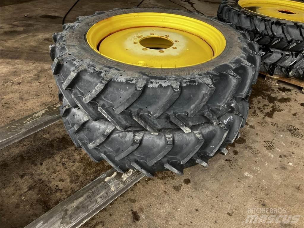 BKT 270/95R32 Rehvid, rattad ja veljed