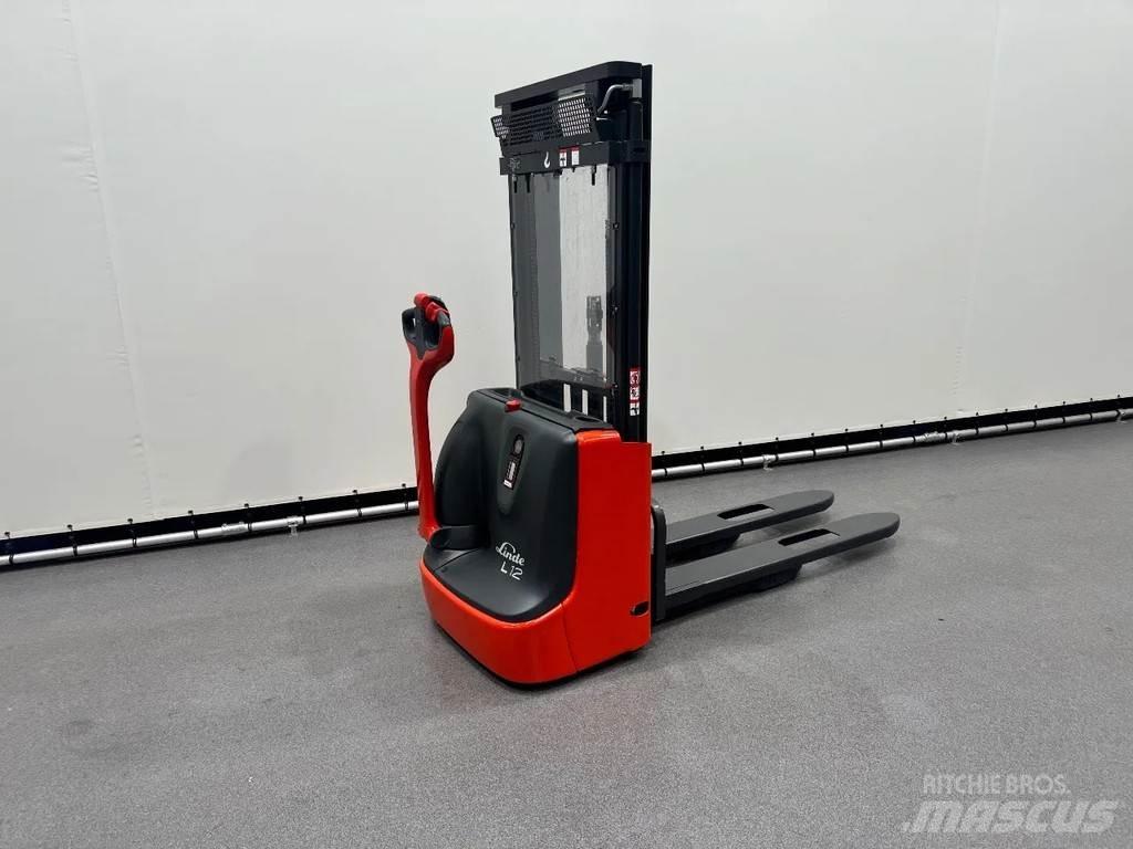 Linde L 12 Järelkäidavad virnastajad