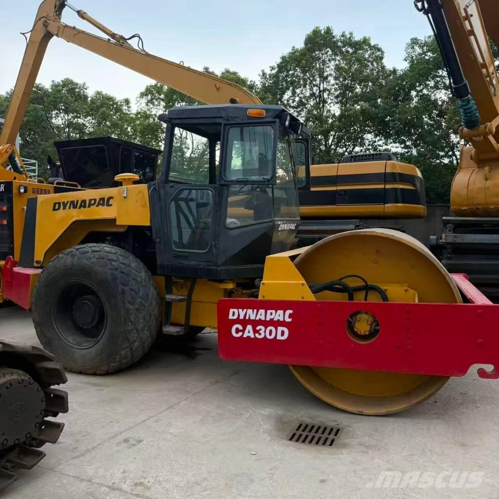 Dynapac CA 30 D Ühe trumliga rullid