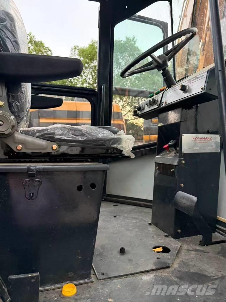 Dynapac CA 30 D Ühe trumliga rullid