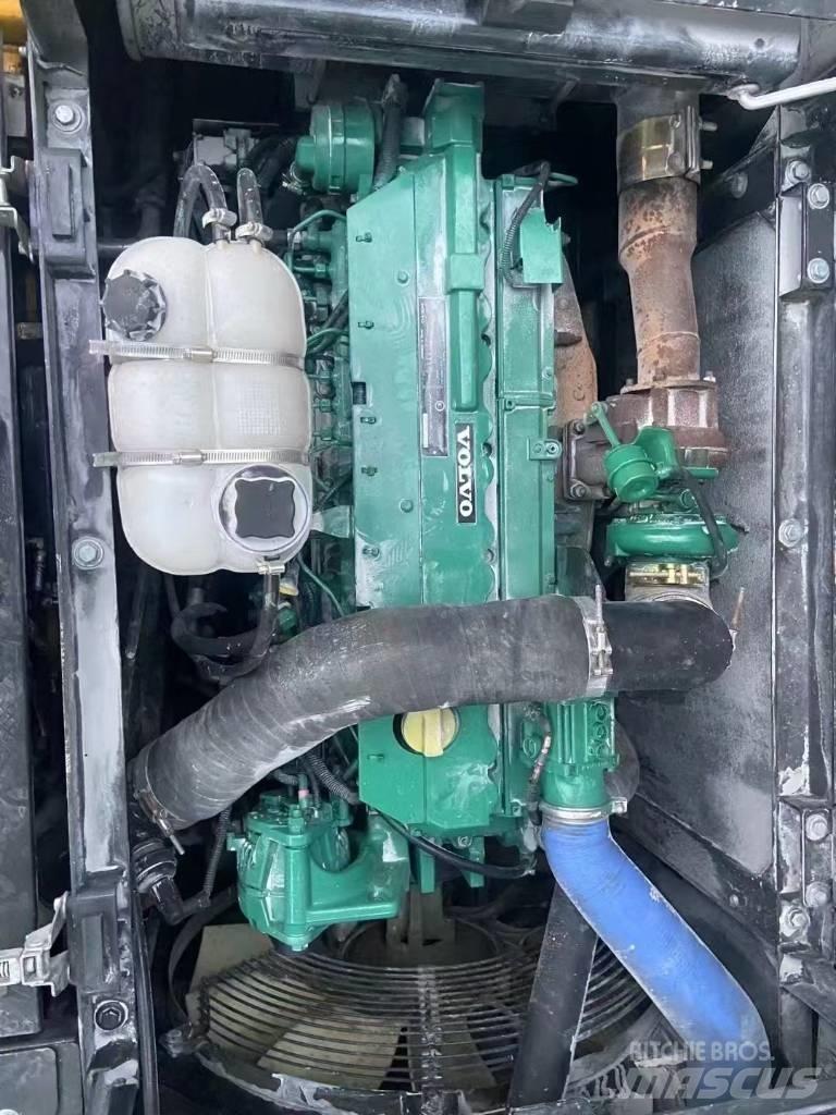 Volvo 290D Roomikekskavaatorid