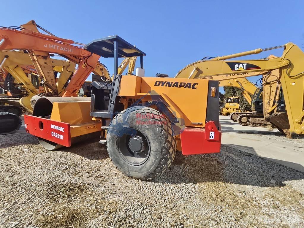 Dynapac CA 251 D Ühe trumliga rullid