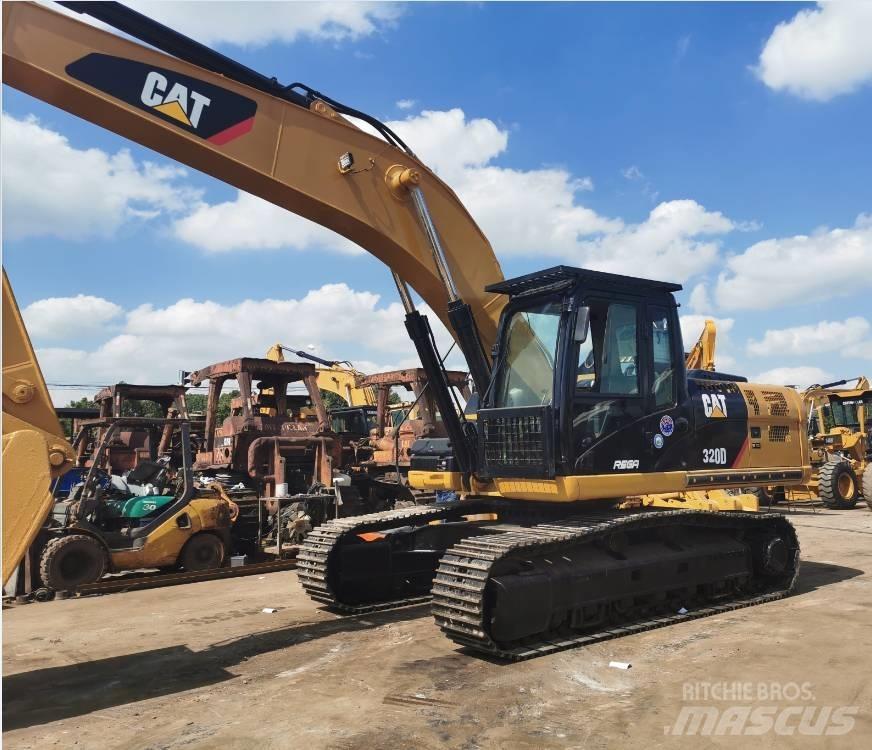 CAT 320D Roomikekskavaatorid