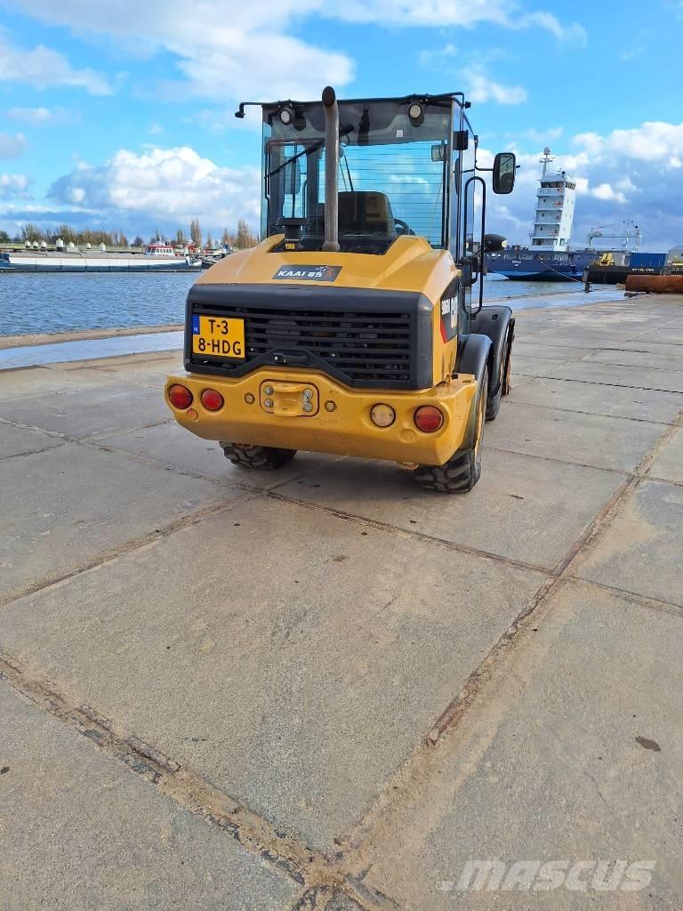 CAT 906 M Rataslaadurid