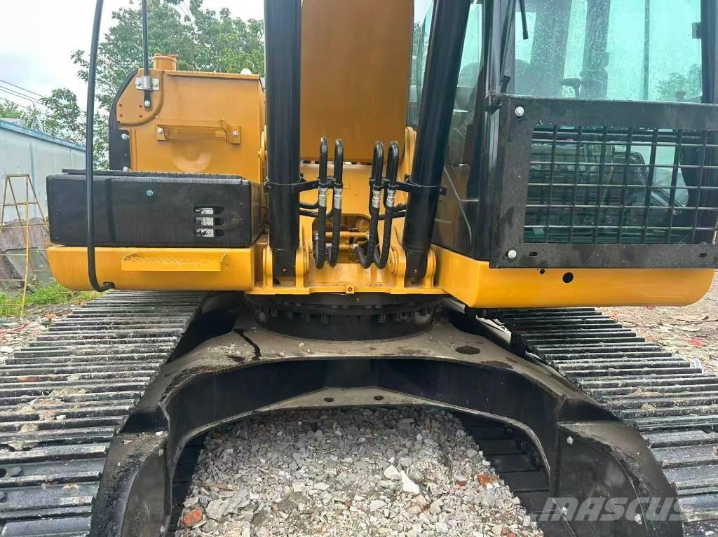 CAT 320D2L Roomikekskavaatorid