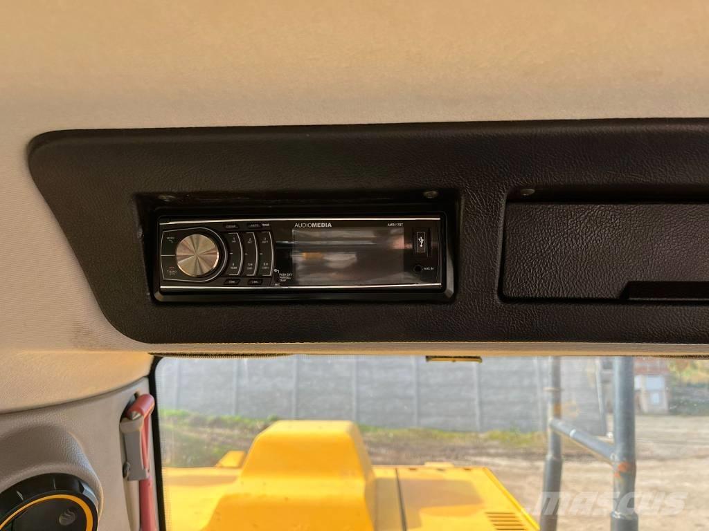 JCB 220X C 4F Roomikekskavaatorid