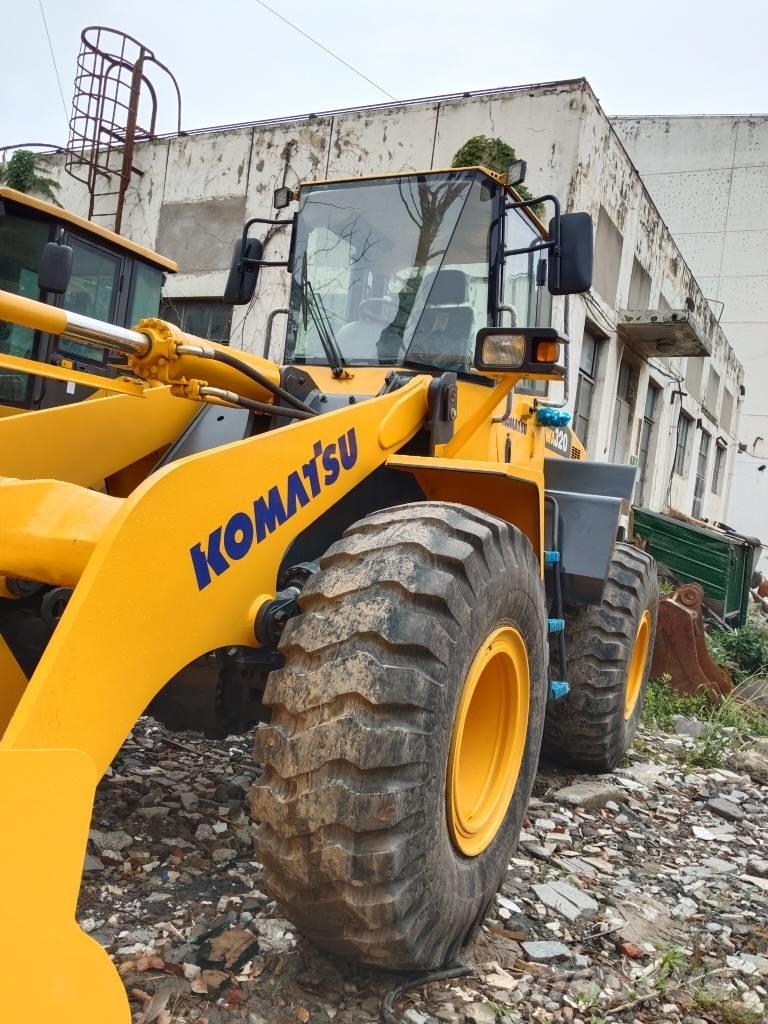 Komatsu WA 320 Rataslaadurid