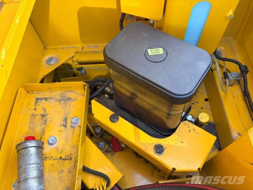 Komatsu PC 240 LC-11 Roomikekskavaatorid