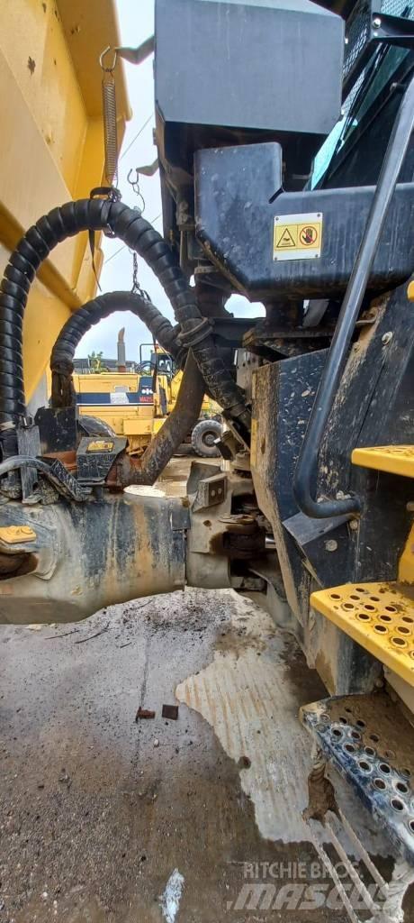 Komatsu HM300-5 Liigendraamiga pinnaseveokid
