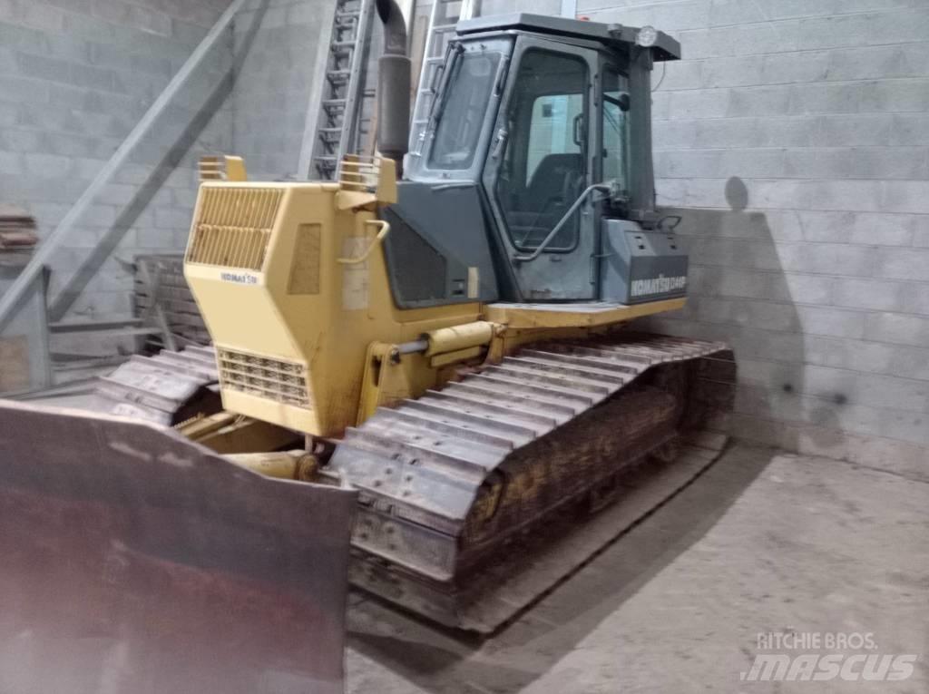 Komatsu D 41 P-6 Buldooserid