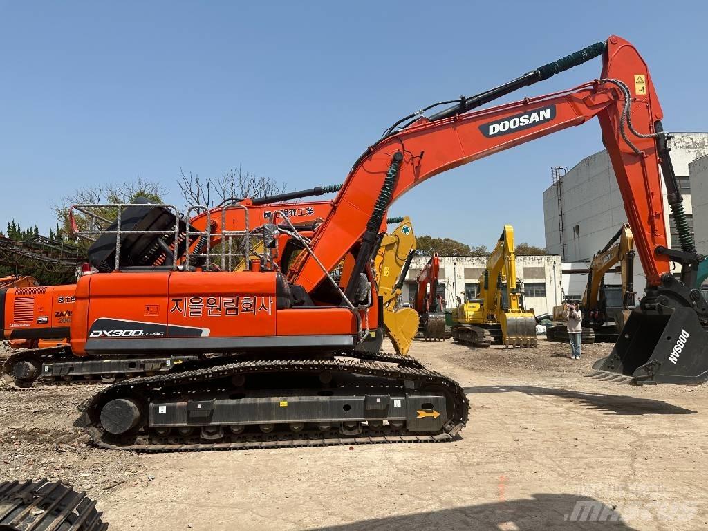 Doosan DX 300 Väikeekskavaatorid 7t-12t