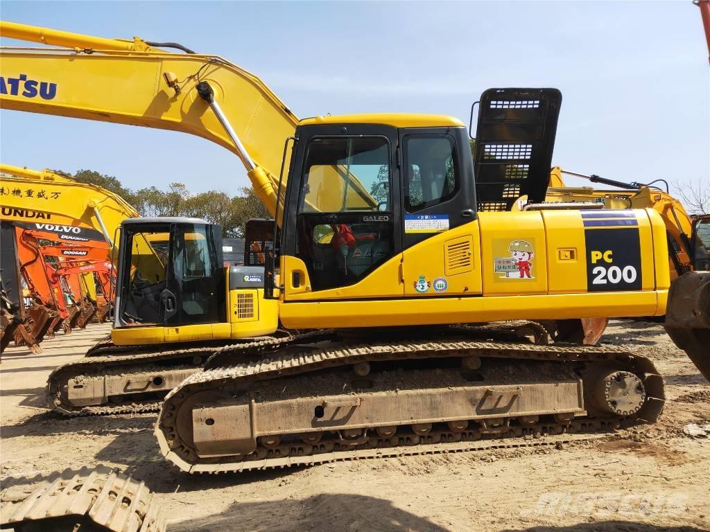 Komatsu PC 200-7 Roomikekskavaatorid