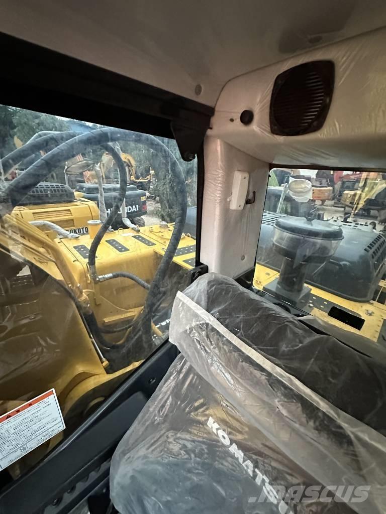 Komatsu PC 210 Roomikekskavaatorid
